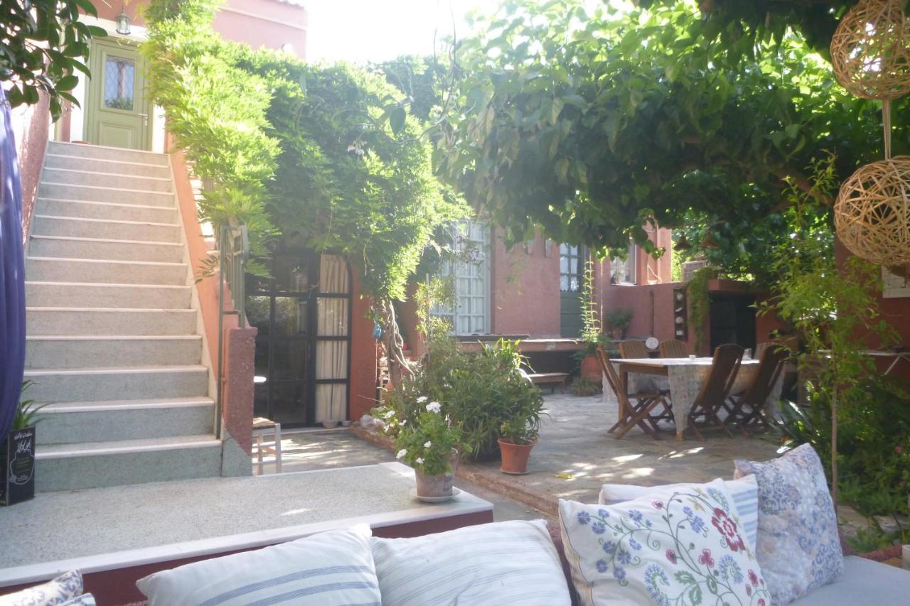 Small Guesthouse In The Garden Amarynthos Exterior foto